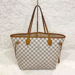 Neverfull MM  
Damier Azur canvas / Beige interior Date code: SP2131